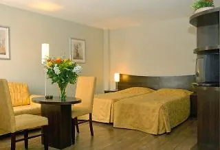 Otel Damrak 3*