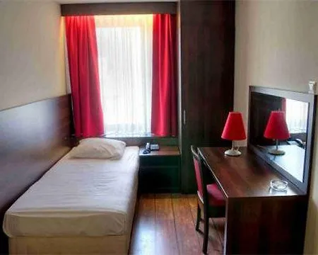 Otel Damrak 3*