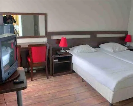 Damrak Hotel 3*
